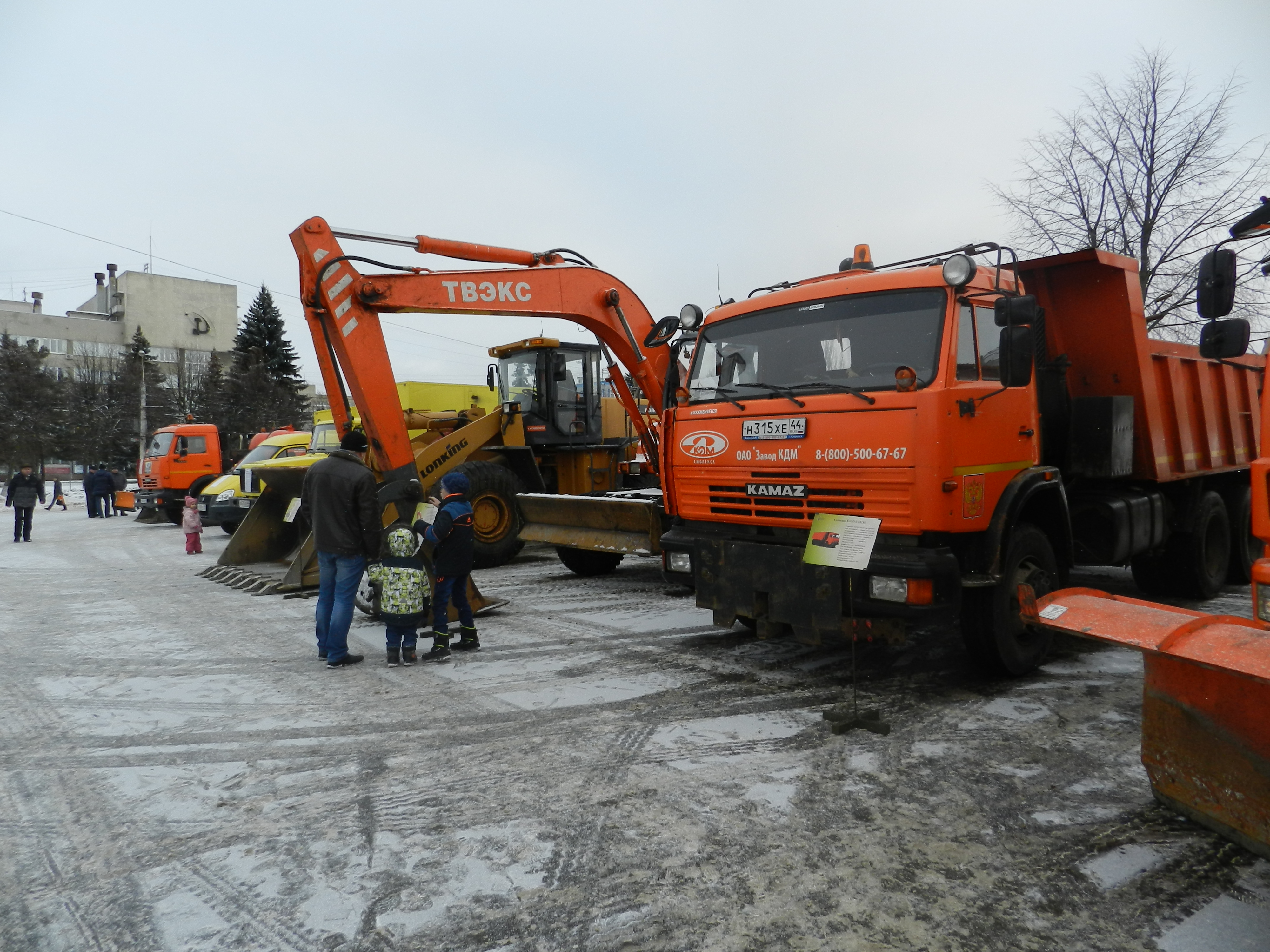 Дорожное хозяйство г. Костромы: Смотр техники городских коммунальных и  дорожных служб